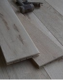 7" Distressed Oak Flooring DD19